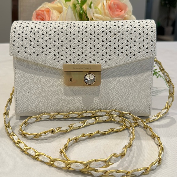 NWOT & Authentic Samantha Thavasa small shoulder bag